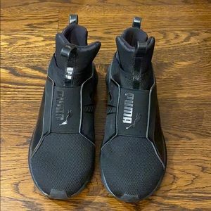 Puma sneakers in black